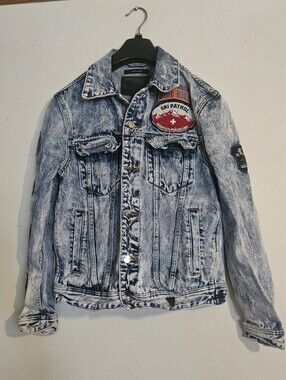 GUESS Dillon Logo Denim Jacket Graphic Patches Blue Trucker Coat Unisex Sz Small